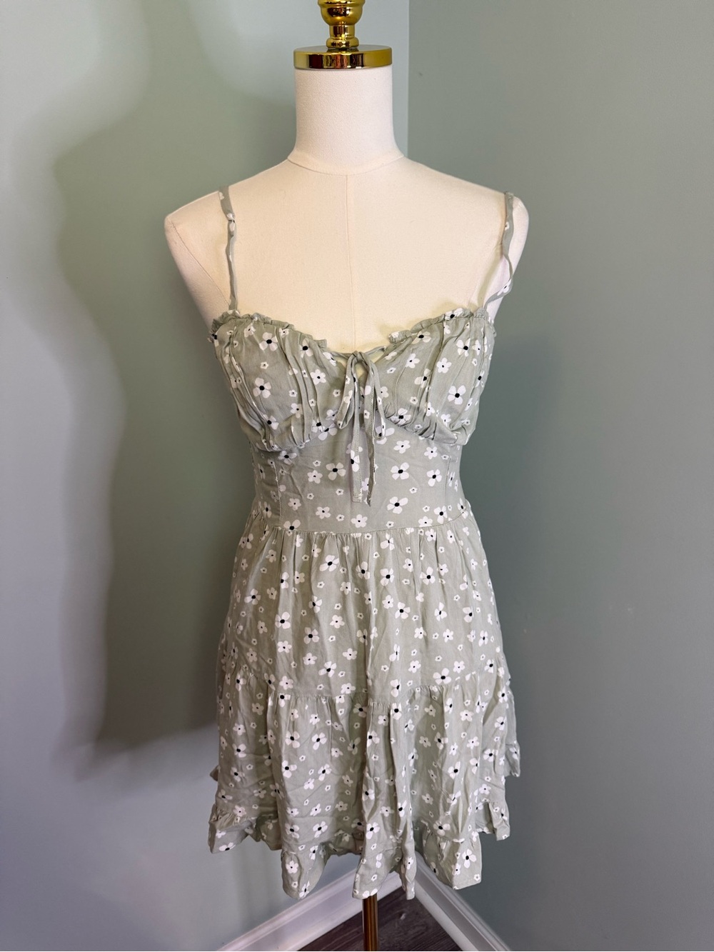 Hollister Sage Green Floral Smocked Tiered Ruffle Mini Dress Small Cottagecore